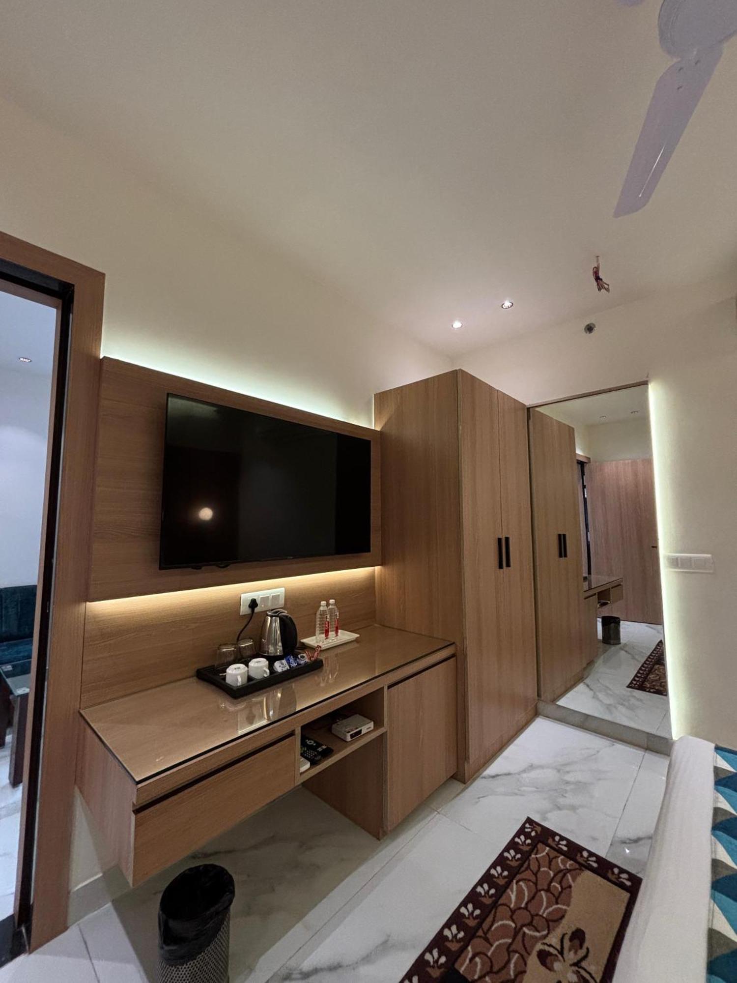 Taj Inn Hotel Агра Экстерьер фото